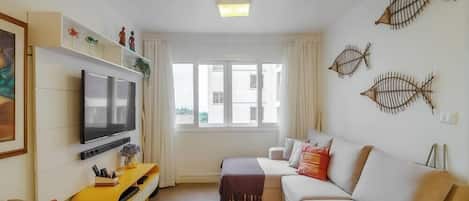 Basic Apartment | Living area