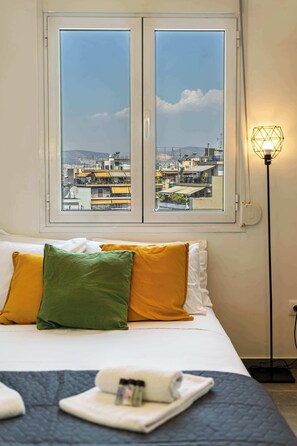 Iron/ironing board, WiFi, bed sheets