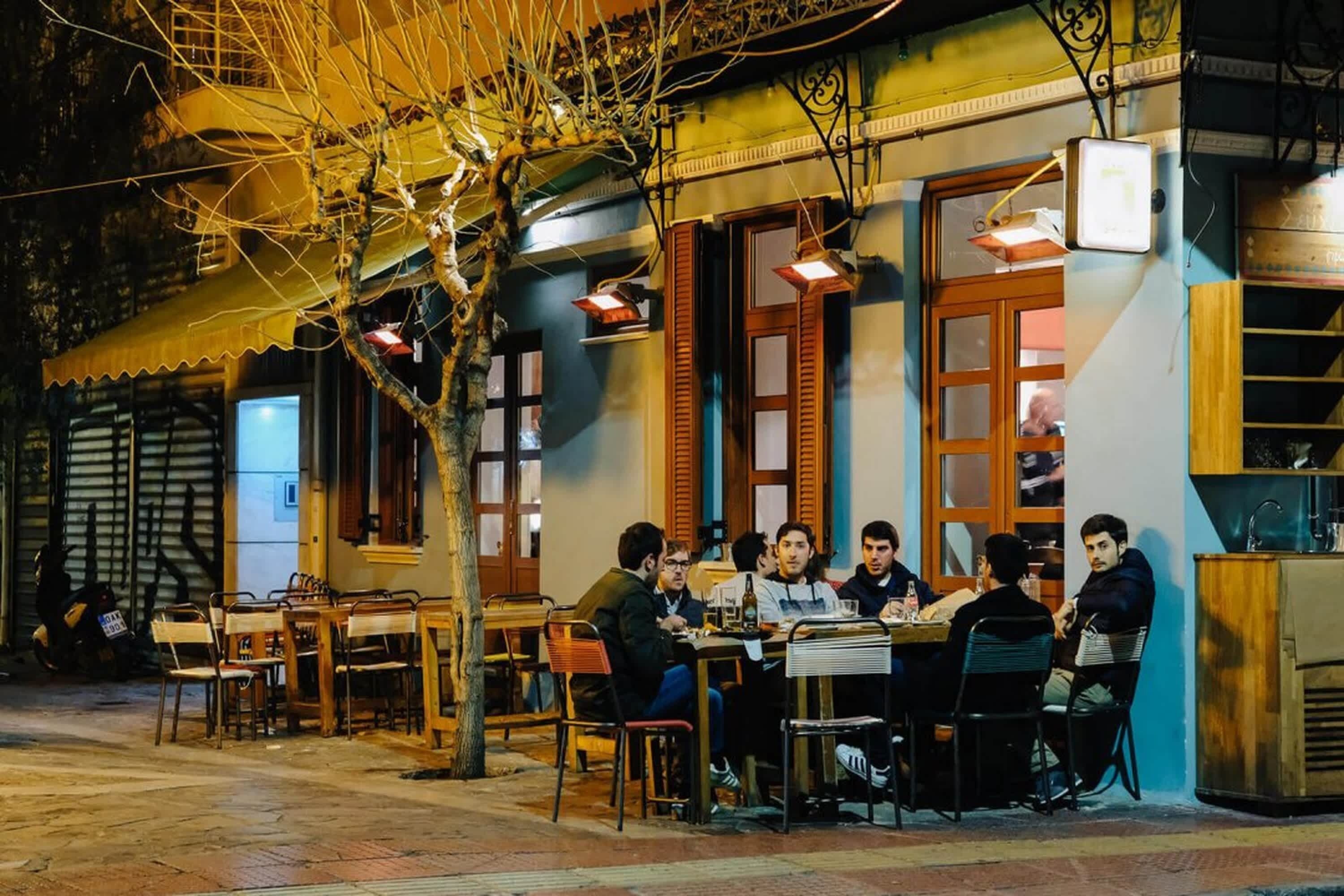 تناول الطعام بالخارج