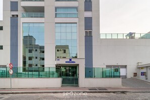A modern building with a sign reading "Nebraska" and a number "125" above the entrance. - Apt w/ Swimming Pool Well Located Blumenau Neb0103 (Blumenau)