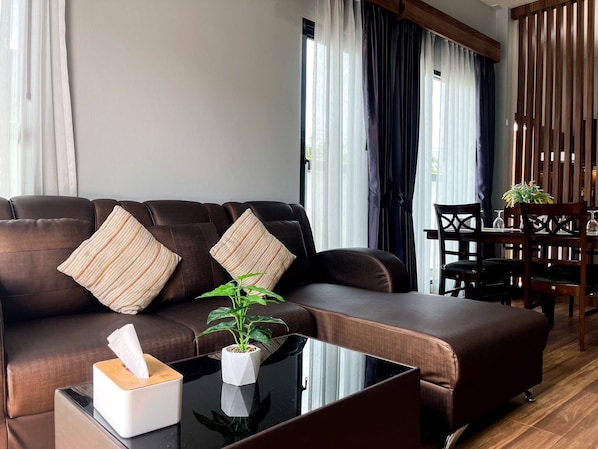 Villa, 2 Bedrooms, Private Pool | Living room | Books