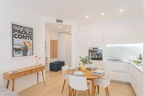 Dining - Central & White Apartment by Rent All Como (Como)