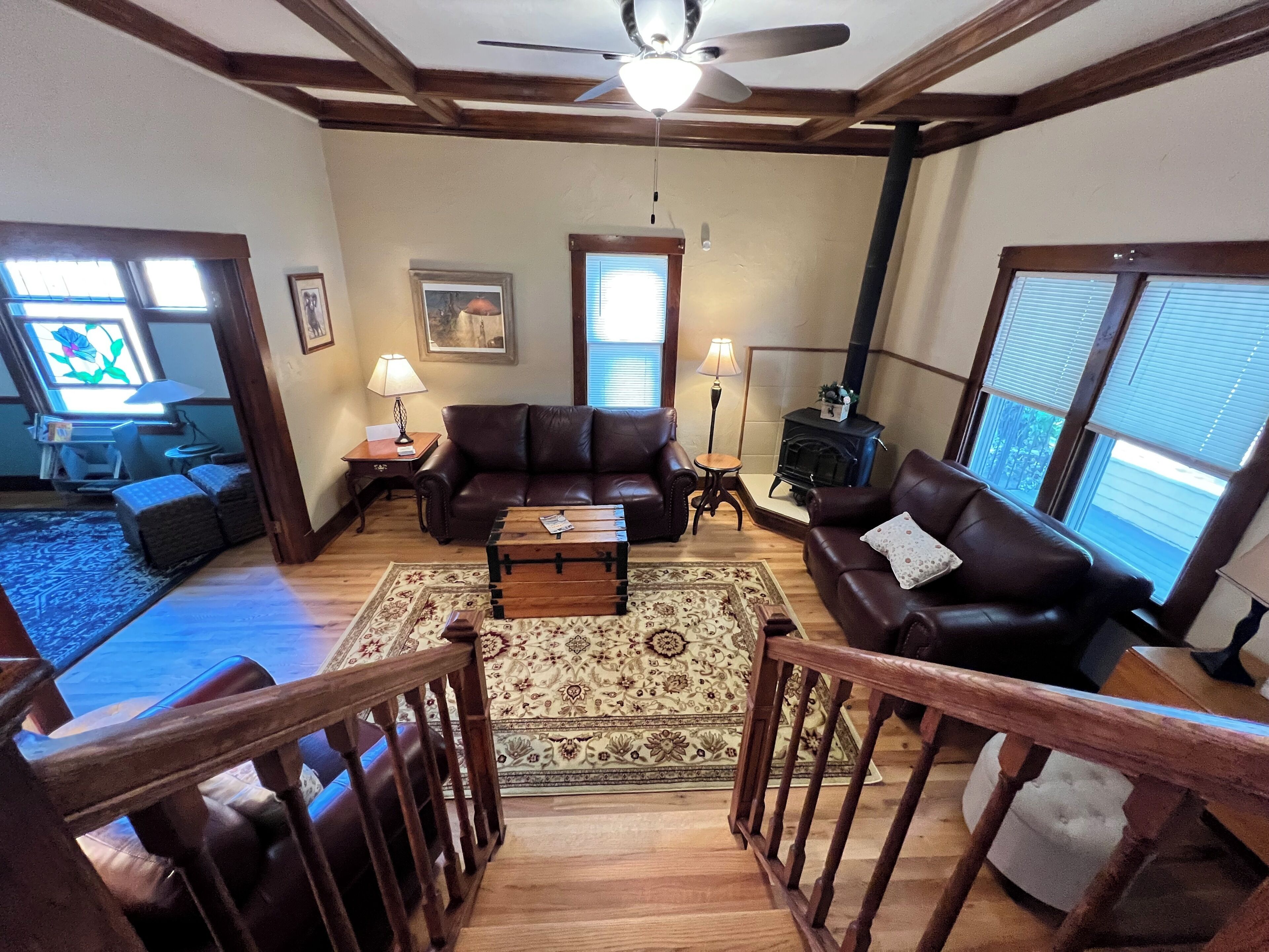 TV connectée, lecteur de DVD, livres, vidéothèque