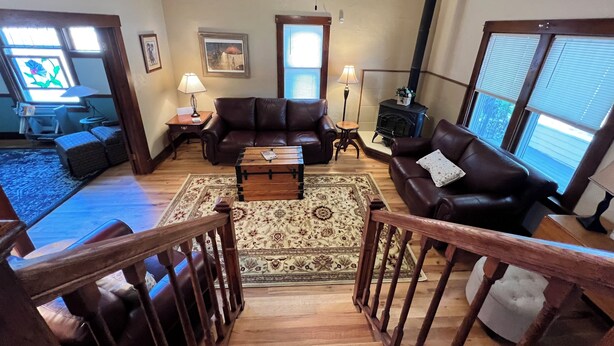 Smart TV, DVD player, books, video library - Glenrock Cottage -  charming 4-bedroom house in Glenrock WY (Glenrock)