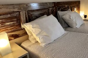 Iron/ironing board, Internet, bed sheets