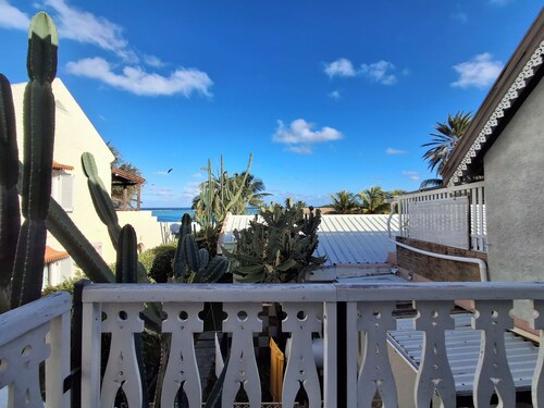 Mermaid Cove - 2-bedroom apartment 50m from the beach