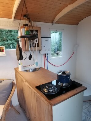 Fridge, stovetop, toaster, cookware/dishes/utensils