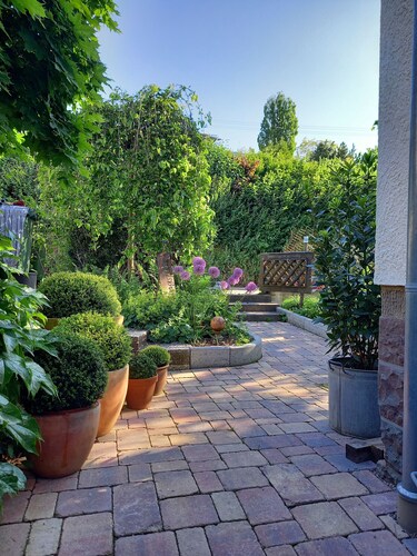 Holiday Home 'Flora-Marie The Garden Caravan' with Private Terrace & Shared Garden