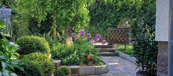 Ferienhaus 'Flora-marie Der Bauwagen Im Garten' mit privater Terrasse und gemeinsamem Garten