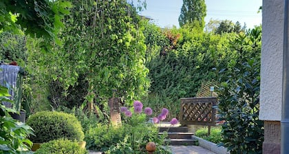 Holiday Home 'Flora-Marie The Garden Caravan' with Private Terrace & Shared Garden