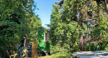 Ferienhaus 'Flora-marie Der Bauwagen Im Garten' mit privater Terrasse und gemeinsamem Garten