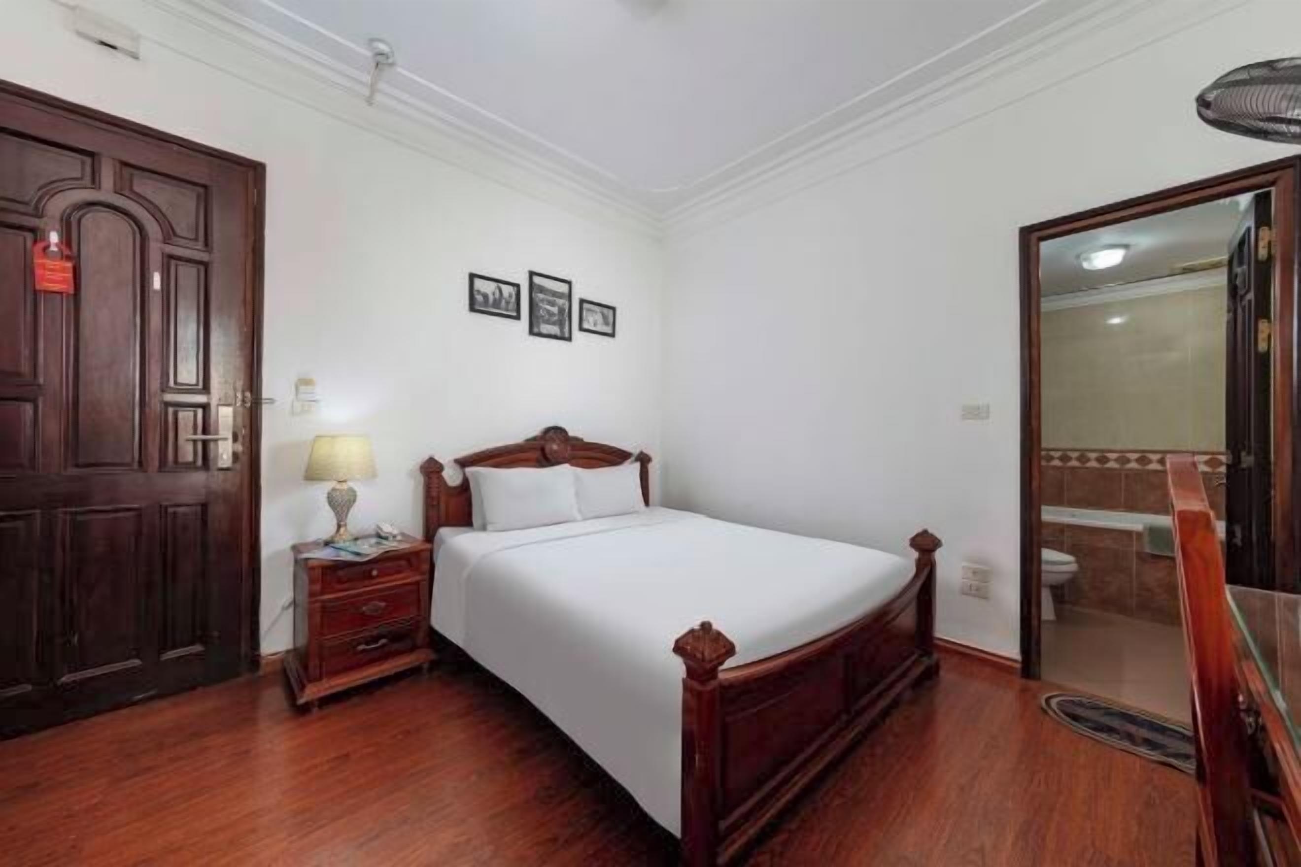 Minibar, coffres-forts dans les chambres, bureau