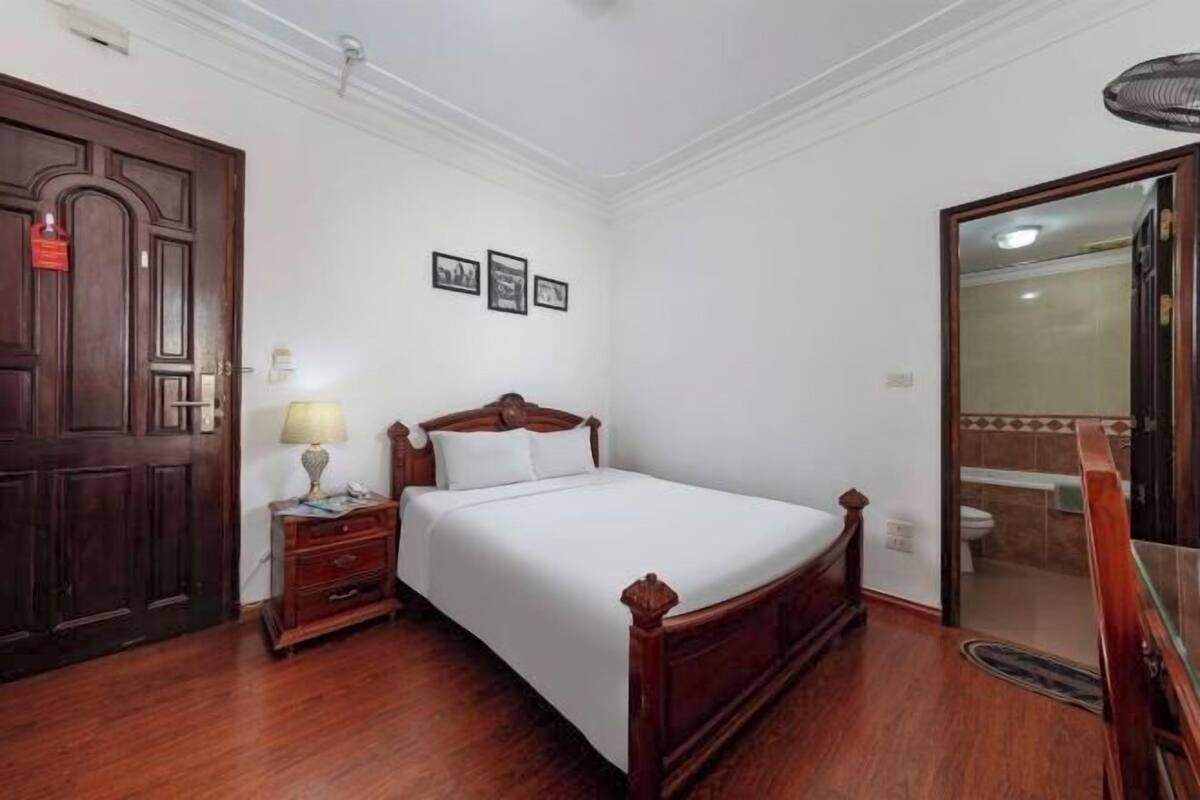 Minibar, in-room safe, desk, laptop workspace