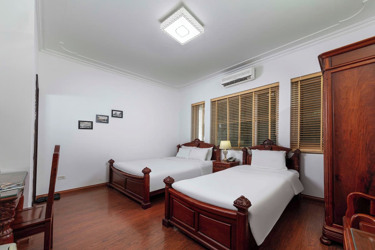 Minibar, caja fuerte, escritorio y espacio para trabajar con un portátil