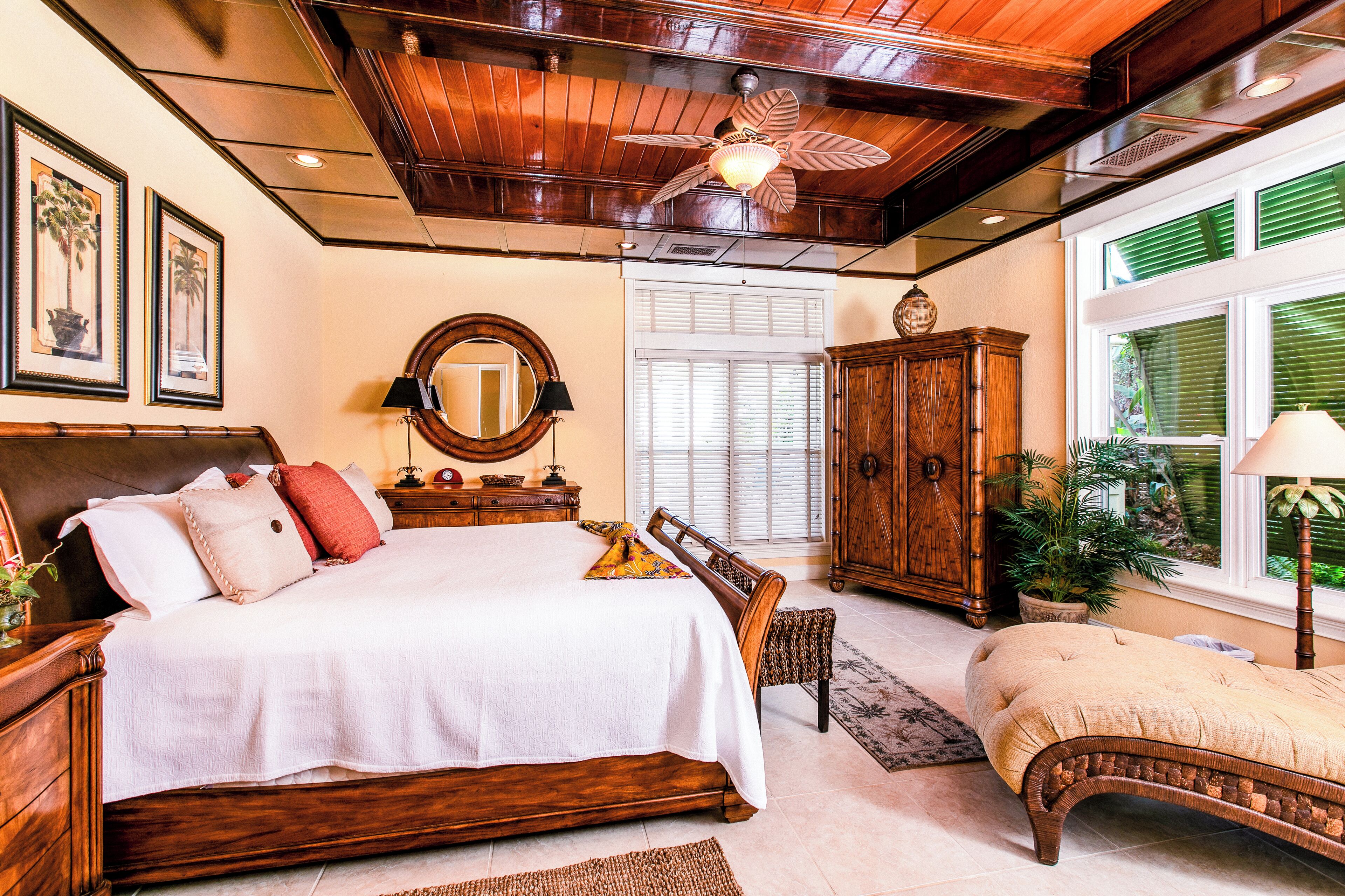 4 slaapkamers, een kluis op de kamer, een bureau