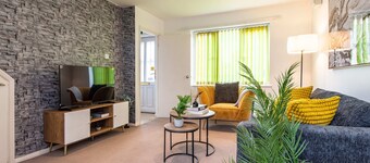 3BR Home in Bedford • Free Parking, Garden & Family-Friendly Stay