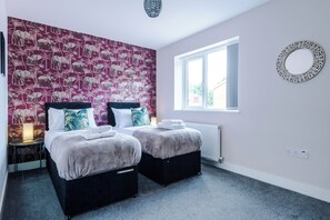 4 habitaciones, escritorio, tabla de planchar con plancha y wifi gratis