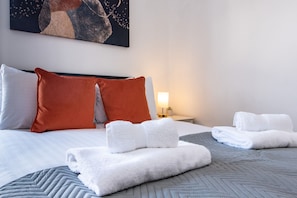 5 habitaciones, escritorio, tabla de planchar con plancha y wifi gratis