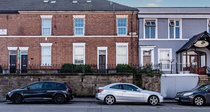 Stylish 5-Bed House • Heart of Derby City Centre