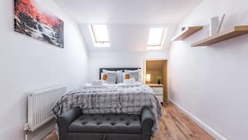 5 bedrooms, desk, iron/ironing board, free WiFi