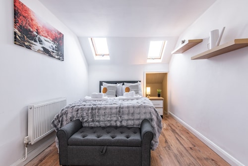 Stylish 5-Bed House • Heart of Derby City Centre