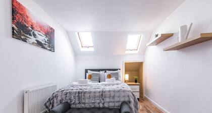 Stylish 5-Bed House âą Heart of Derby City Centre