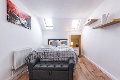 Stylish 5-Bed House • Heart of Derby City Centre