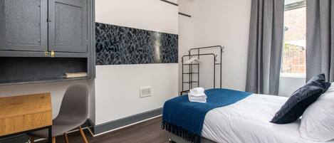 4 bedrooms, desk, iron/ironing board, free WiFi