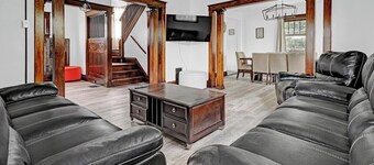 Spacious 4BR, 1BA near the Falls