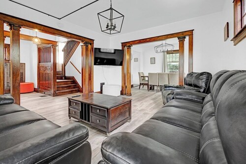 Spacious 4BR, 1BA near the Falls