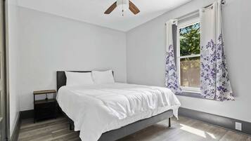 4 makuuhuonetta, silitysrauta/-lauta, vauvan matkasänky, Wi-Fi