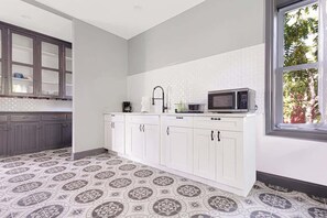 Fridge, microwave, oven, coffee/tea maker