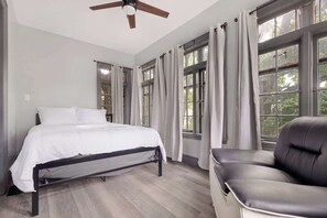 4 Schlafzimmer, Bügeleisen/Bügelbrett, Reisekinderbett, WLAN