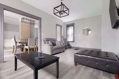 Cozy 4BR, 1BA close to the Falls
