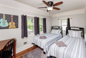 3 bedrooms, free WiFi, bed sheets