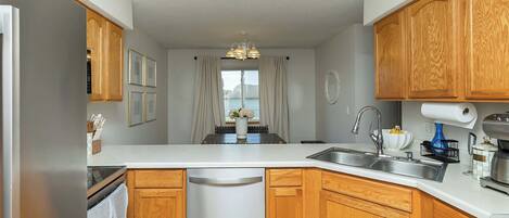 Réfrigérateur, micro-ondes, four, lave-vaisselle