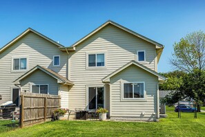 Exterior - Spacious 4-Bed/2.5 BA Modern Home (Altoona)