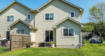 Spacious 4-Bed/2.5 BA Modern Home