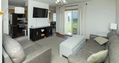 Spacious 4-Bed/2.5 BA Modern Home