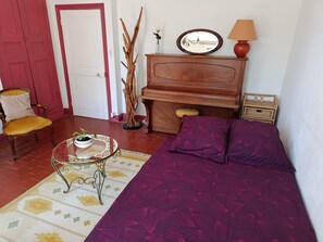 1 bedroom, free WiFi, bed sheets