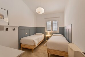 2 habitaciones, tabla de planchar con plancha, wifi y ropa de cama