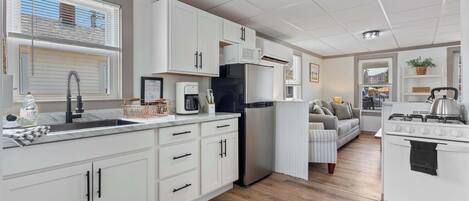 Refrigerador, horno, placa de cocina, lavavajillas