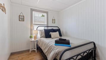 3 bedrooms, iron/ironing board, travel crib, WiFi