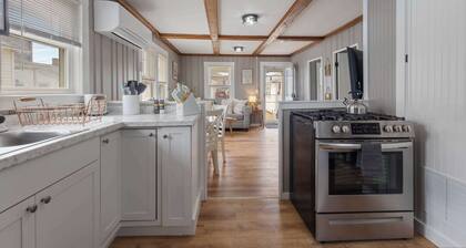 The Sand Bar - Heart of Hampton Beach!