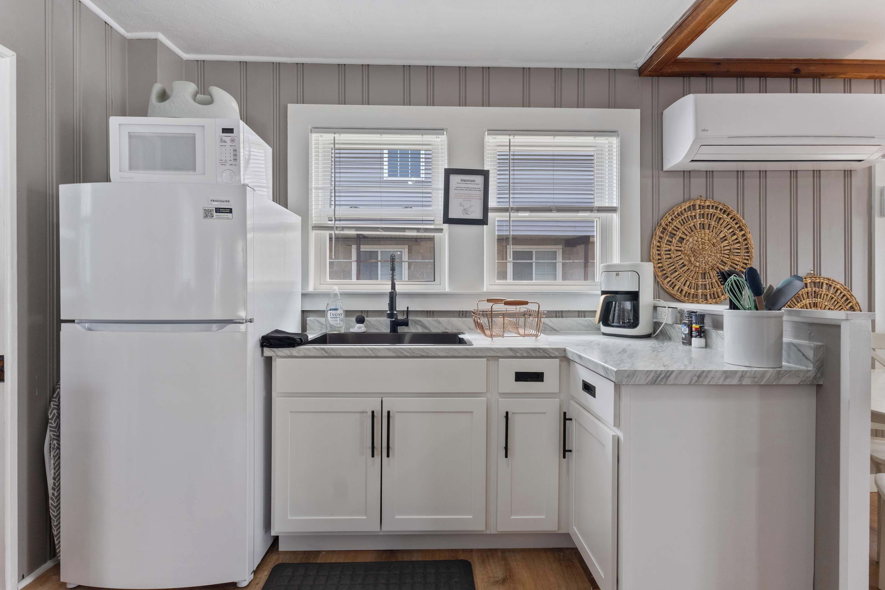 Fridge, oven, stovetop, dishwasher