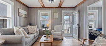 The Seahorse - The Heart of Hampton Beach!