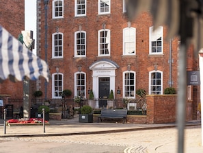 Exterior - Castle Corner, The Georgian House (Ludlow)