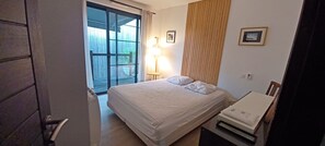 2 chambres, fer et planche à repasser, Wi-Fi, draps fournis