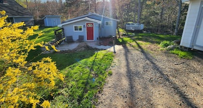 Cozy cottage by the river perfect for nature lovers & pet friendly