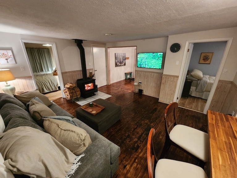 Cozy Cottage By The River Perfect For Nature Lovers & Pet Friendly - 新斯科舍